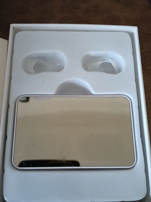 Căști wireless cu baterie de capacitate mare.