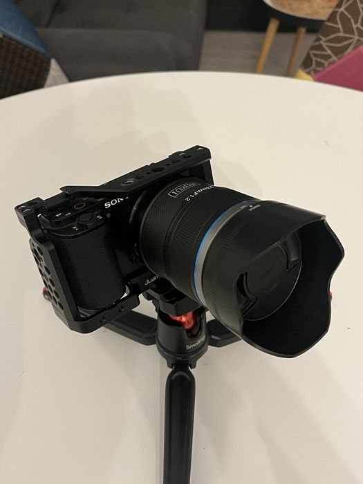 Sony ZV-E10 + Obiectiv Sirui Sniper 23mm F1.2 (Sony E)