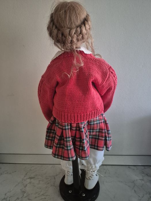 Papusa de portelan semnata Dianna Effner