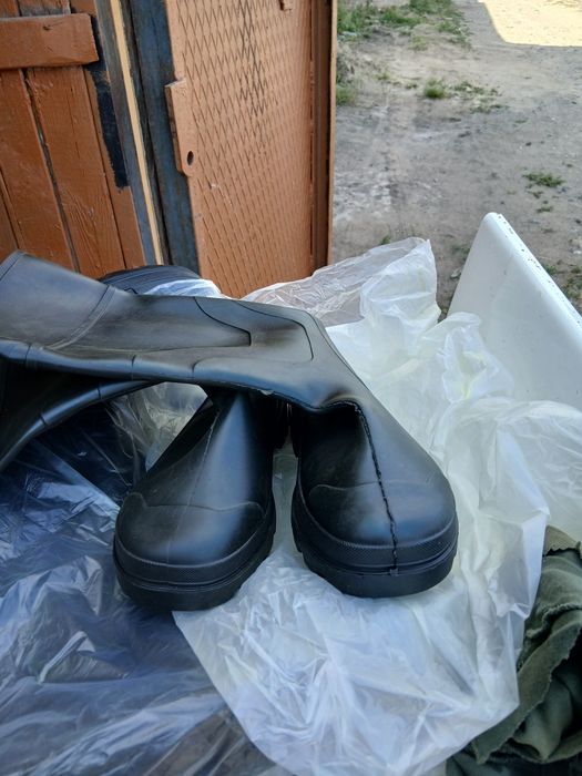 Продам резиновые сапоги