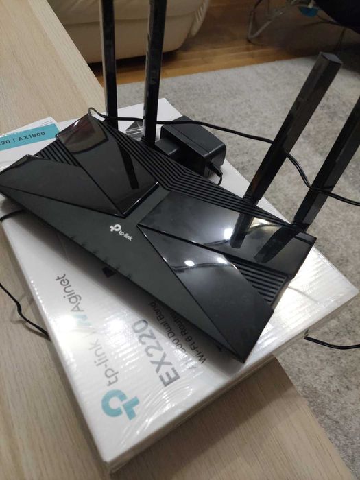 Продавам рутер EX220 AX1800 DUAL BAND WI-FI6 използван 3 месеца