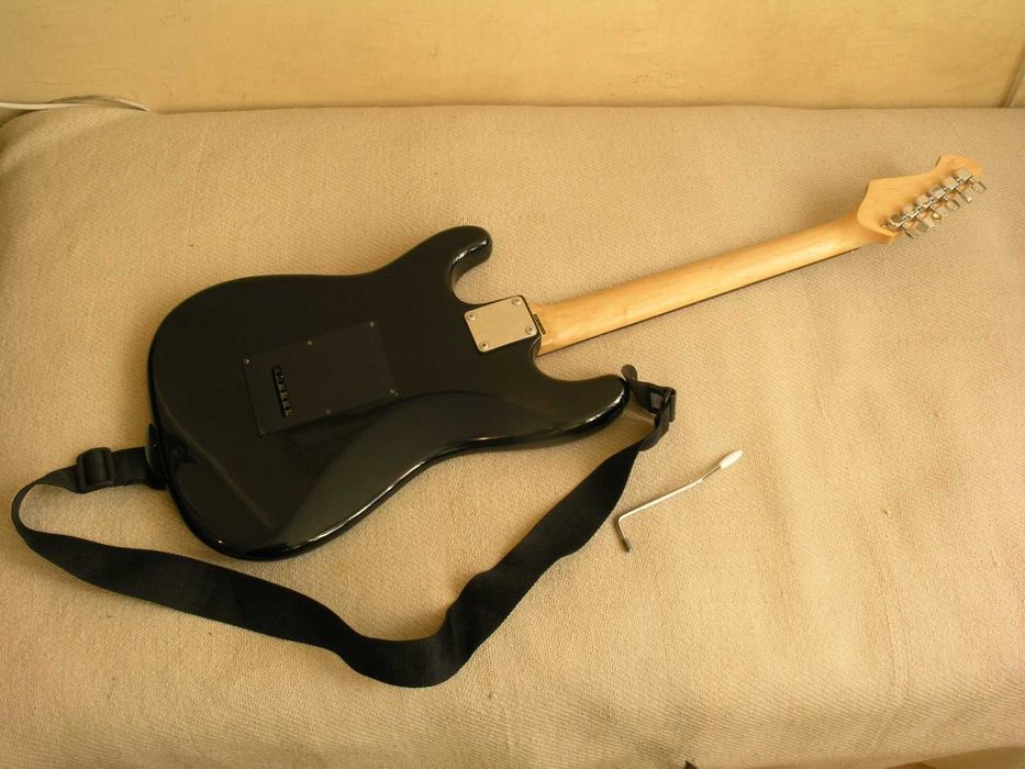 Китара с мек калъф , много добро състояние