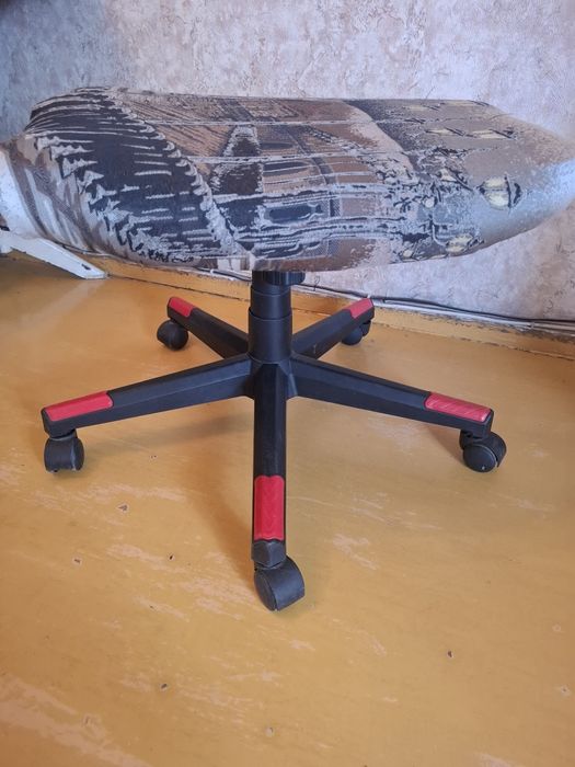 Кресло без спинки