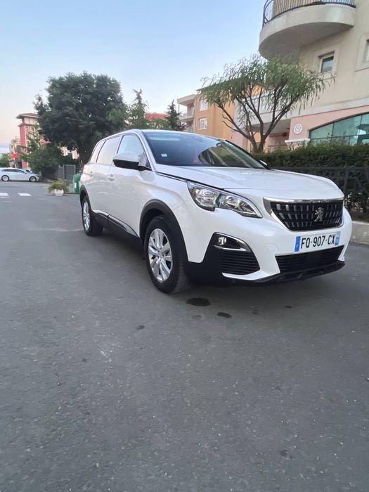 продава  Peugeot 5008