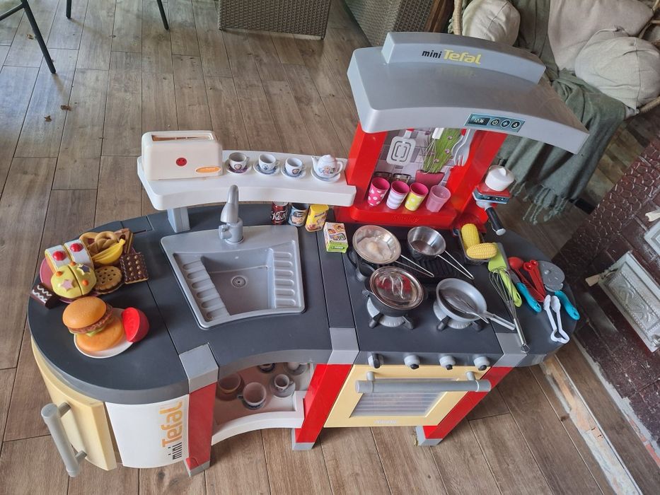 Bucătărie mini Tefal Smoby cu accesorii.