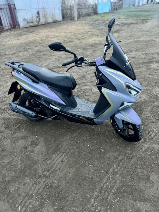 Продам скутер стоит на учете, с документами