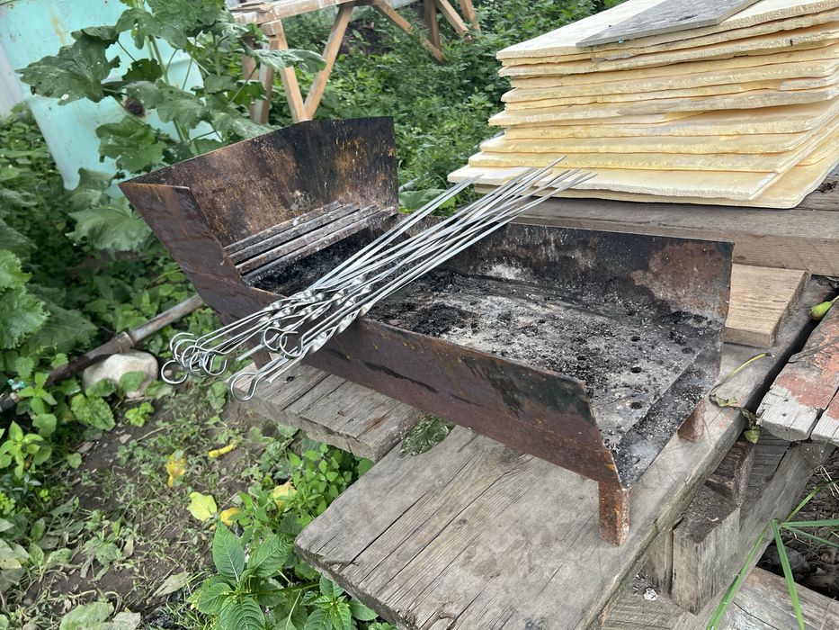 Мангал с шампурами