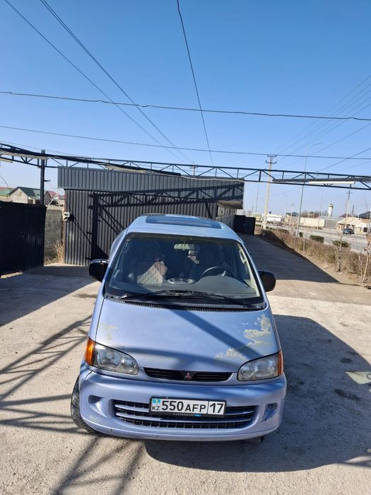 Делика срочна продаётся на ходу машина