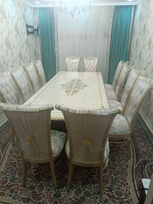 Стол, стул комплект сотилади.