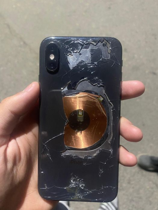 Продам Iphone XS