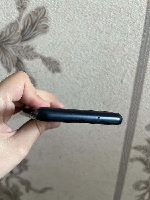 Samsung M12 32 Gb qora