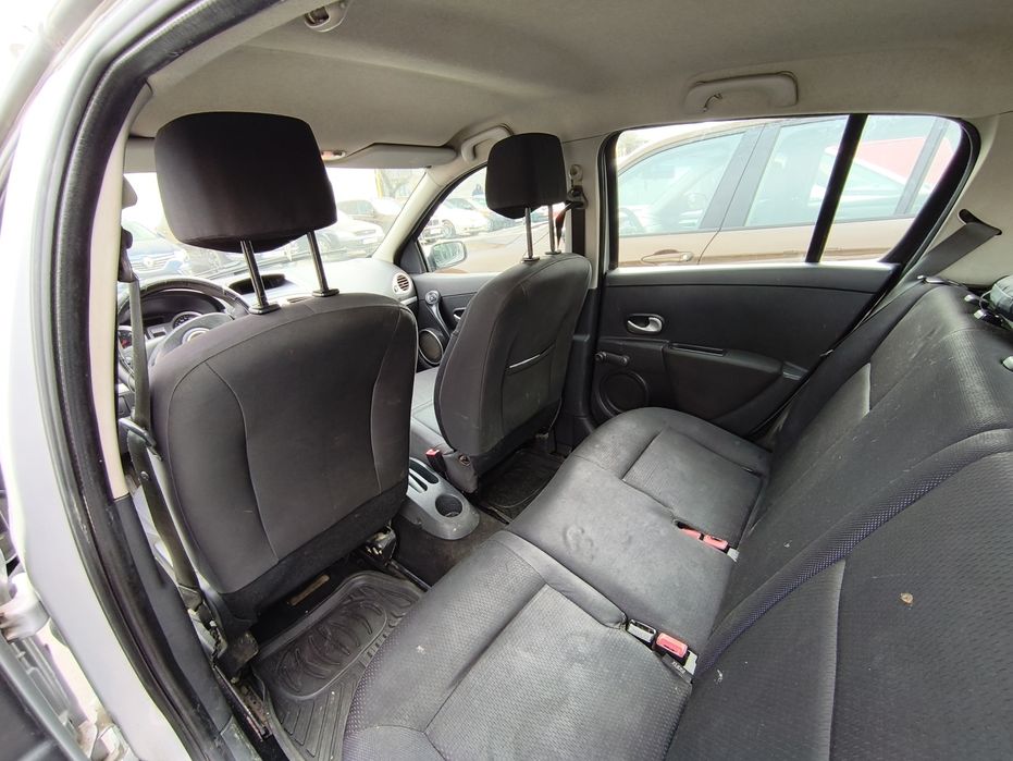 Vând Renault Clio