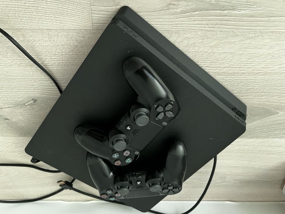 Playstation 4 slim 1 tb + GamePass