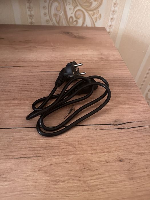 Универсальный адаптер для ноутбука, принтера, камер и тд.