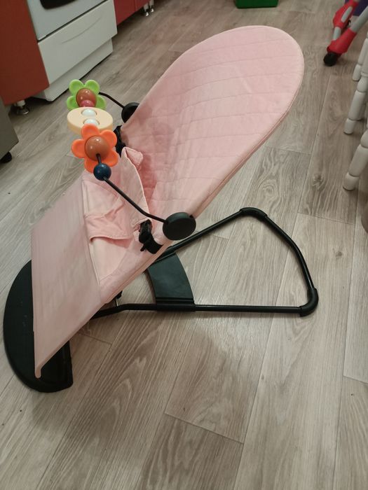 Продам шезлонг для младенца