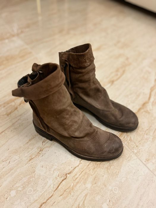 Cizme piele intoarsă