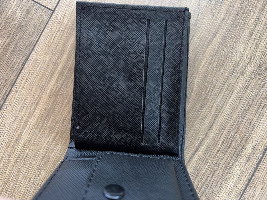 Gucci wallet with red strip