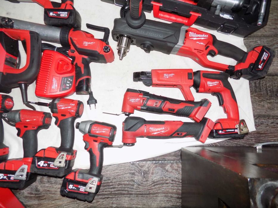 Scule Milwaukee 18V  si 12V , rotopercutor PLH 32XE