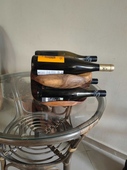 Поставка за бутилки вино