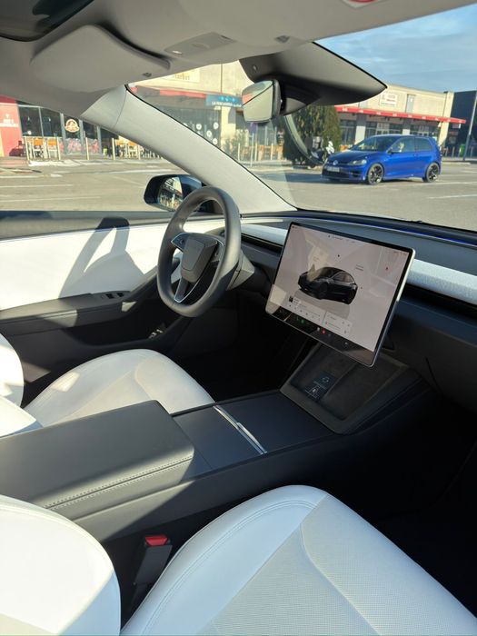 TESLA Model 3 2025 — imagine 4