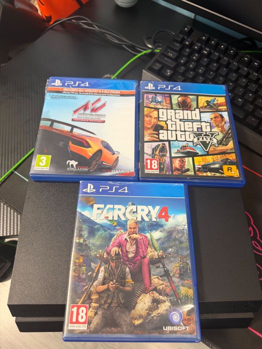 Ps4 с 3 игри много запазен