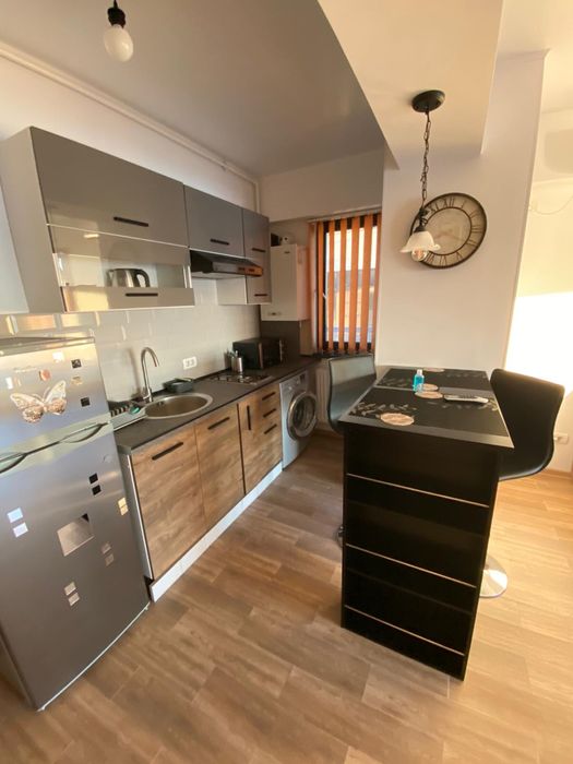 Inchiriez apartament 2 camere regim hotelier