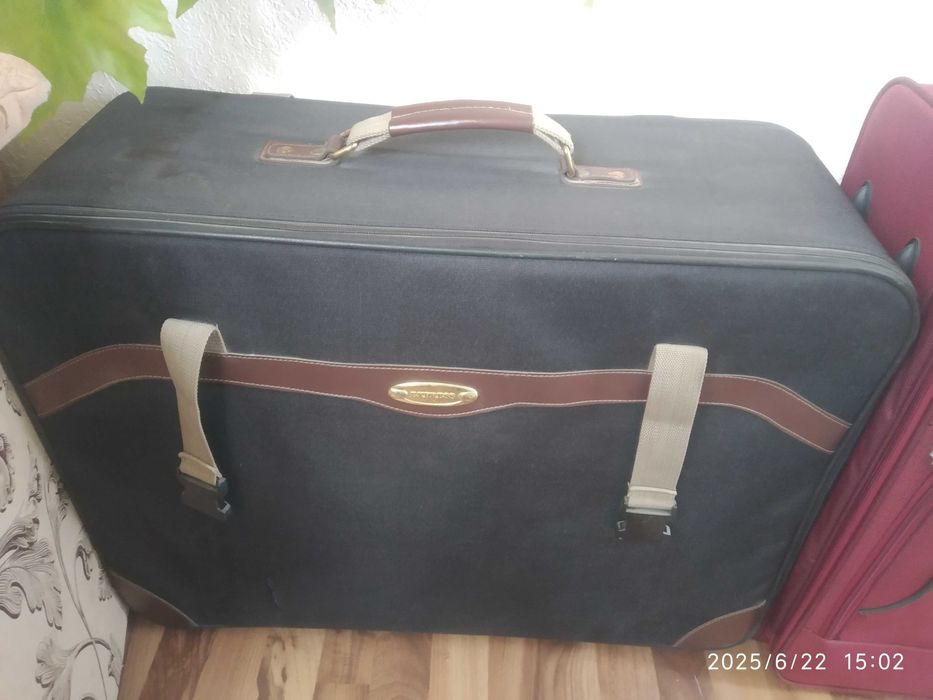 Чемоданы, из плотной ткани, 70/52/26см и чуть поменьше