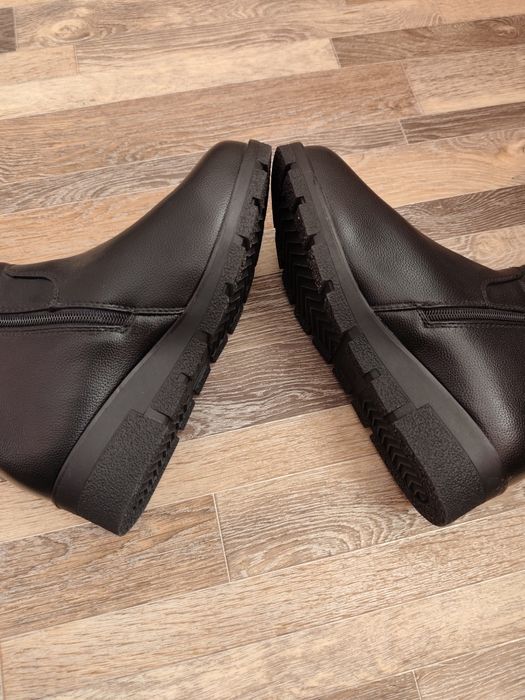 Продам женские сапоги