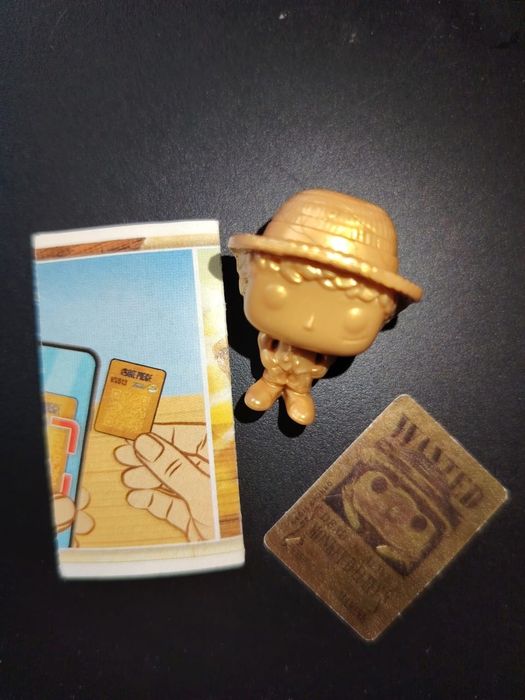 Фигурка золотого Луффи киндер Джой One piece