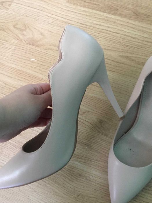 Обувки с висок ток