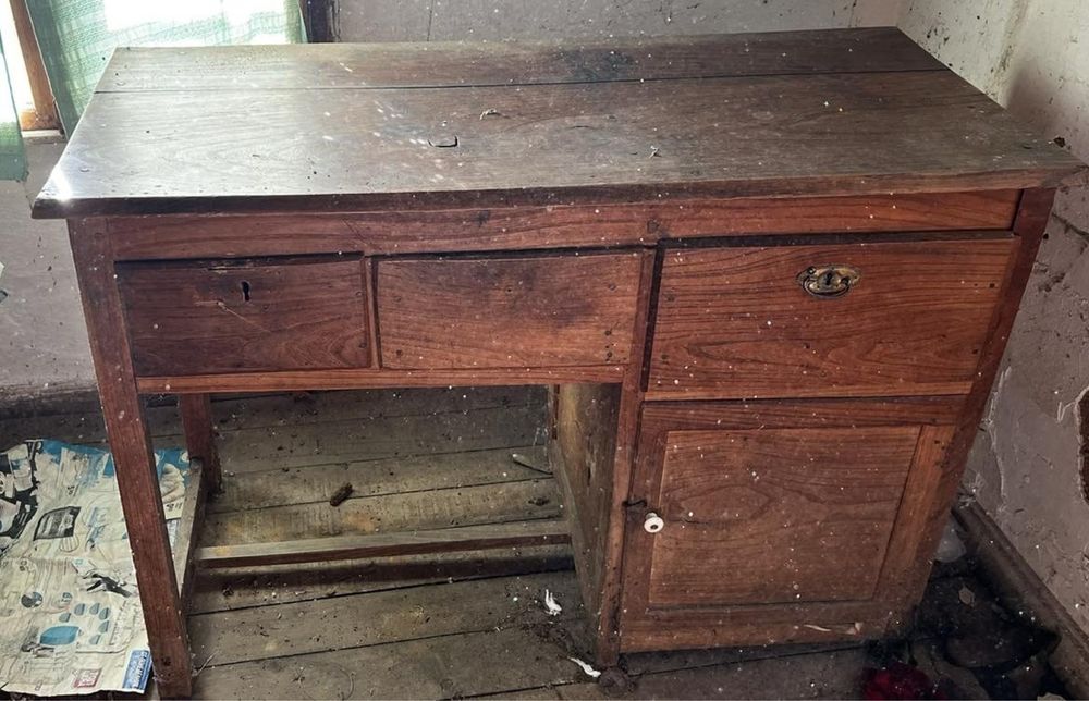 Масивно старинно бюро