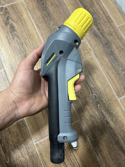 Срочно! Продается пылесос Karcher puzzi 8/1