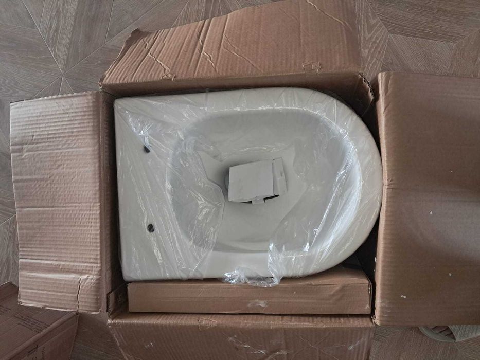 Унитаз "тайфун" подвесной, новый