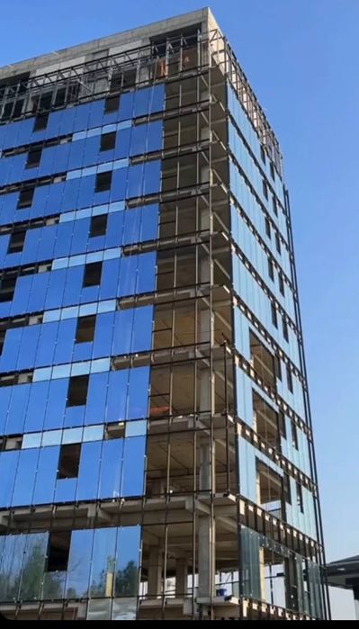 Akfa eshik va romlar va vitraj maskitni setka bor