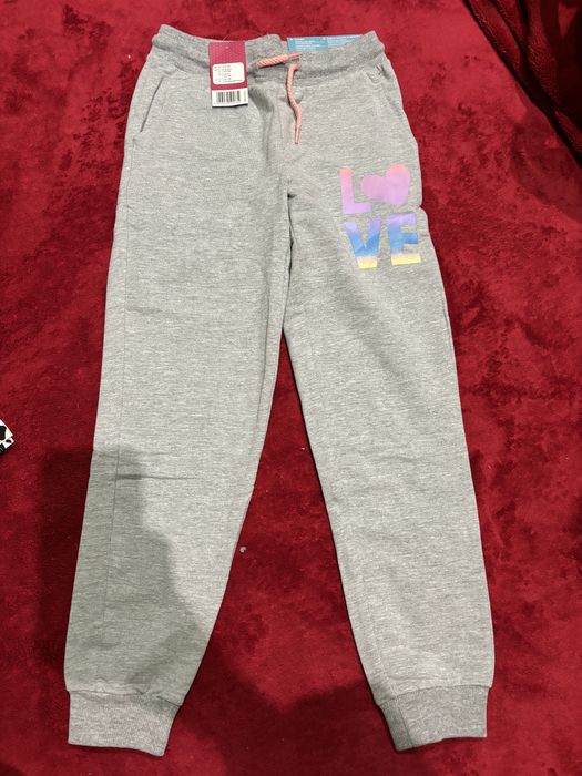 Нови долнища за момиче