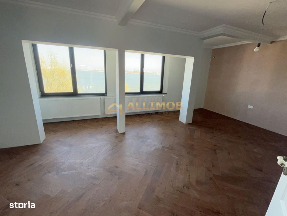 Eleganta la malul lacului- Vila premium cu ponton privat.