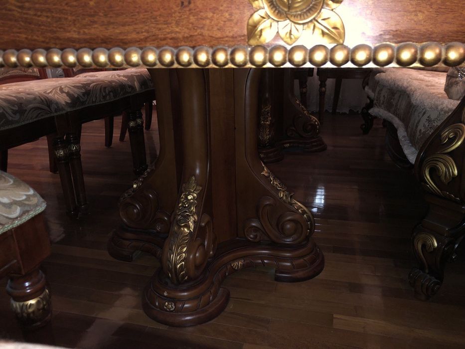 стол и 12 стульев