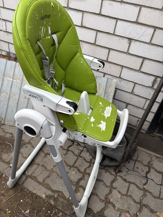 Отдам даром детский стульчик , люстру