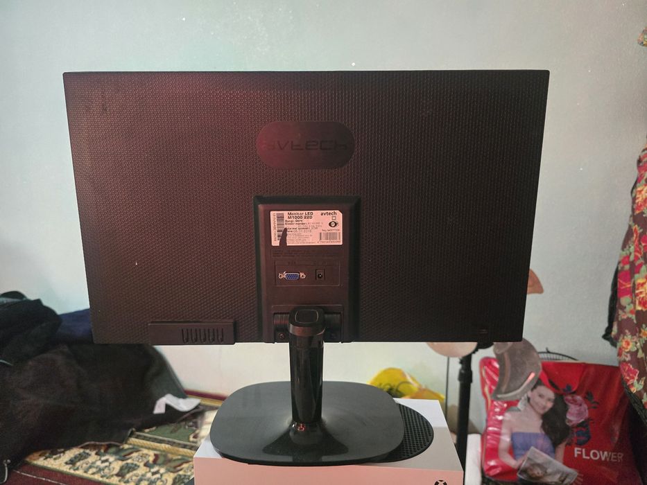 Avtech manitor 22 sotiladi