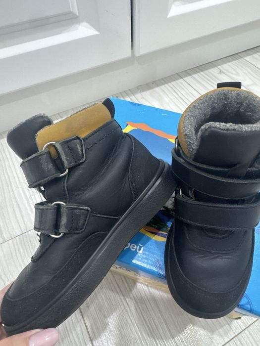 Продам детские осенние ботинки