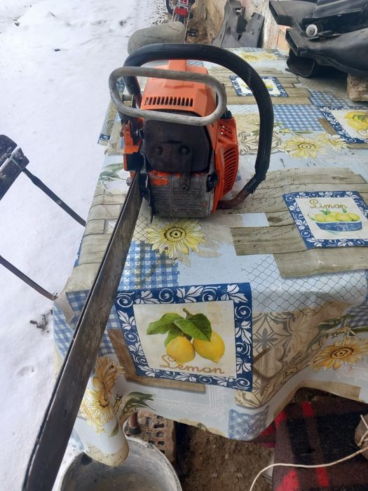 Vând drujba husqvarna 266 XP