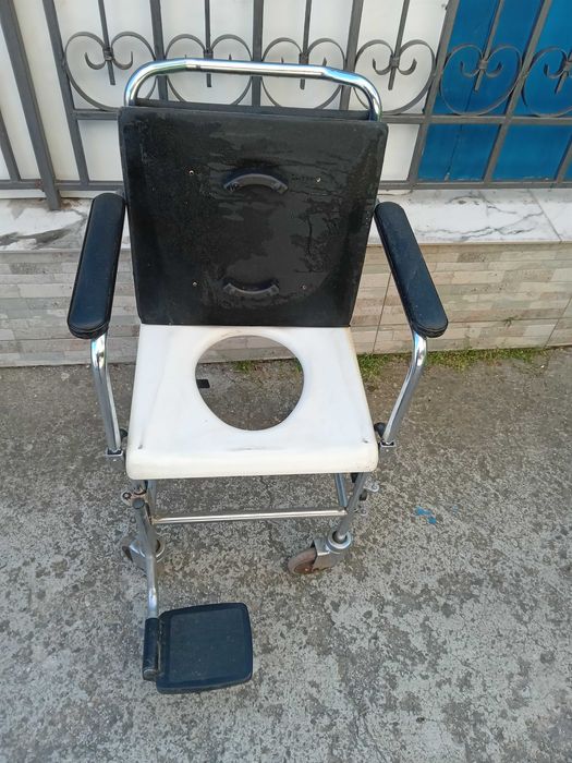 Инвалиден стол,количка 80лв.