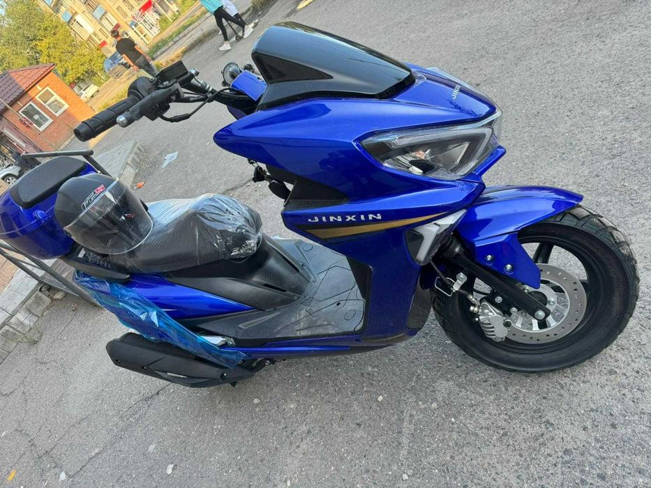 Скутер MAXI 200 сс,200куб