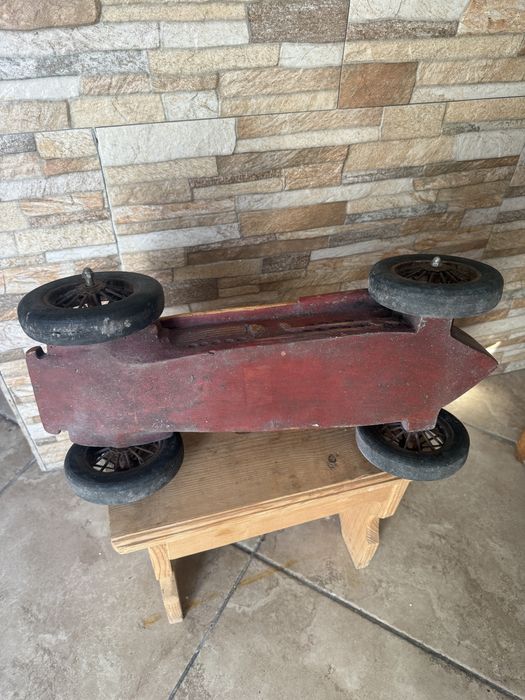 Masina bugatti veche din lemn