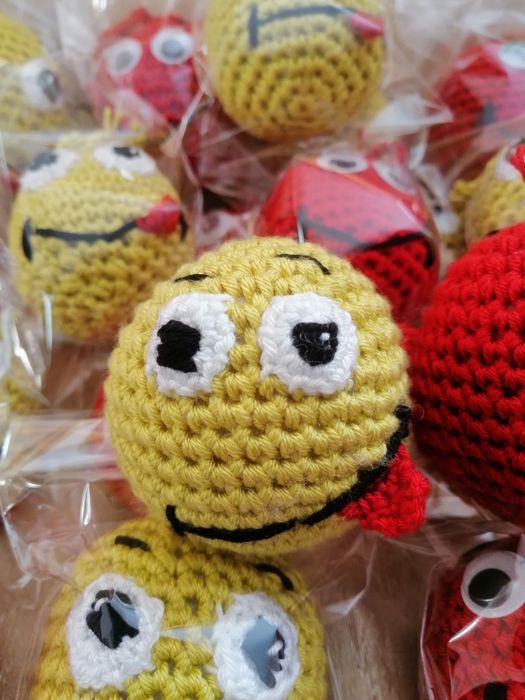 Emoticoane, jucării croșetate,