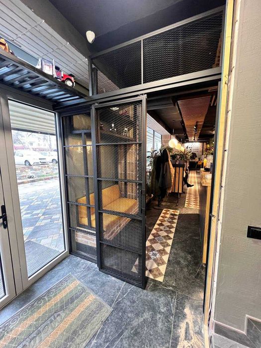 Стеклянные лофт перегородки и двери