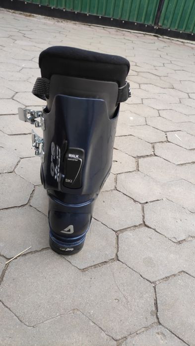 Продам лыжные ботинки