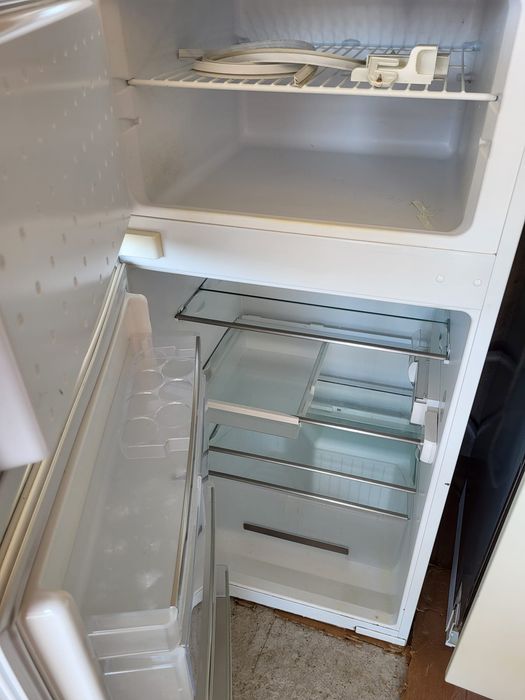 Bucătărie completă cu electrocasnice încorporate Siemens & AEG – 310 x 280 cm