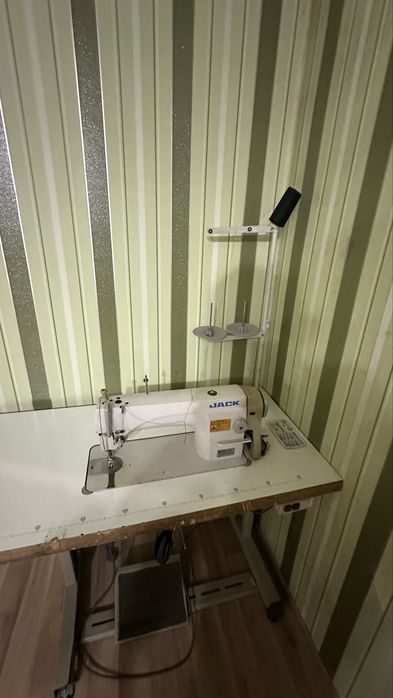 Прлдам швейную машинку