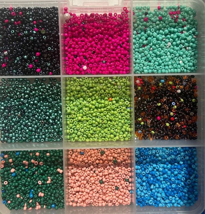 Набор бисеров с контейнером